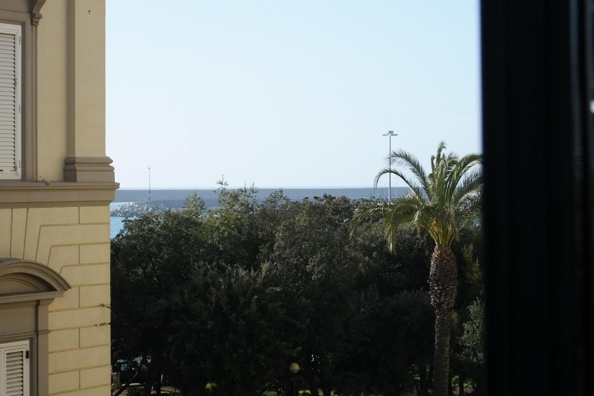 ליבורנו La Finestra Sul Mare B&B מראה חיצוני תמונה